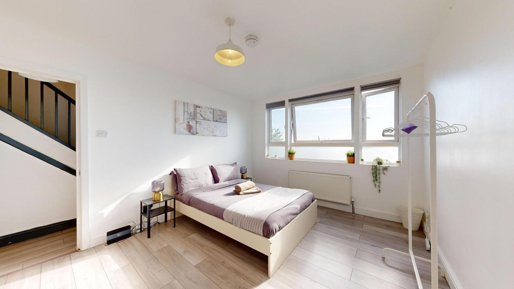 Cozy In Archway- *