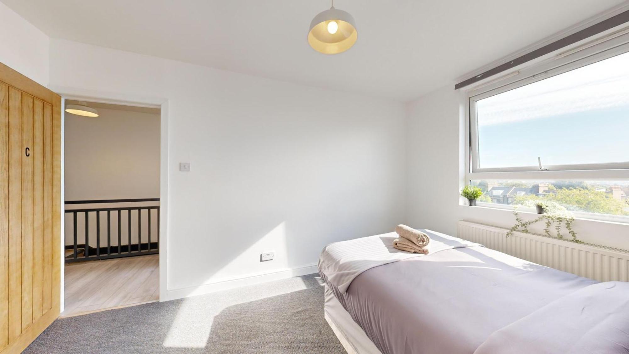 Cozy In Archway- *